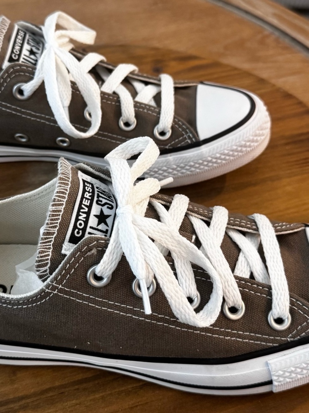 Converse Chuck Taylor Low Top Sneakers in Tan/White Womens 6